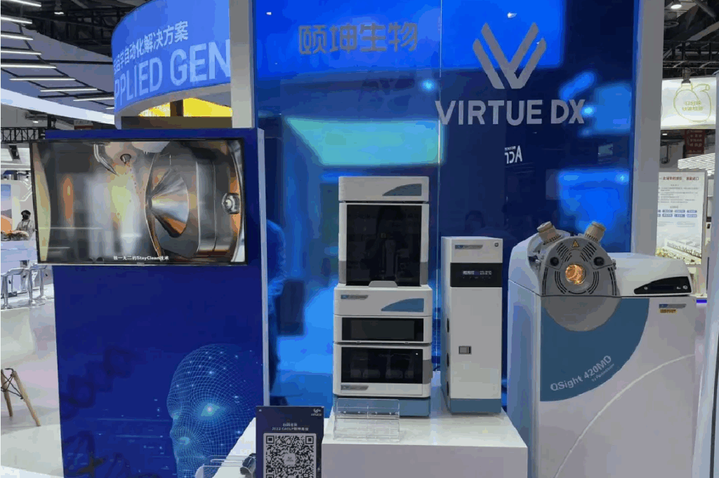 virtuedx exhibition booth photo with qsight 420md